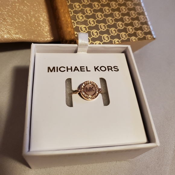 MICHAEL KORS RING - Picture 1 of 1